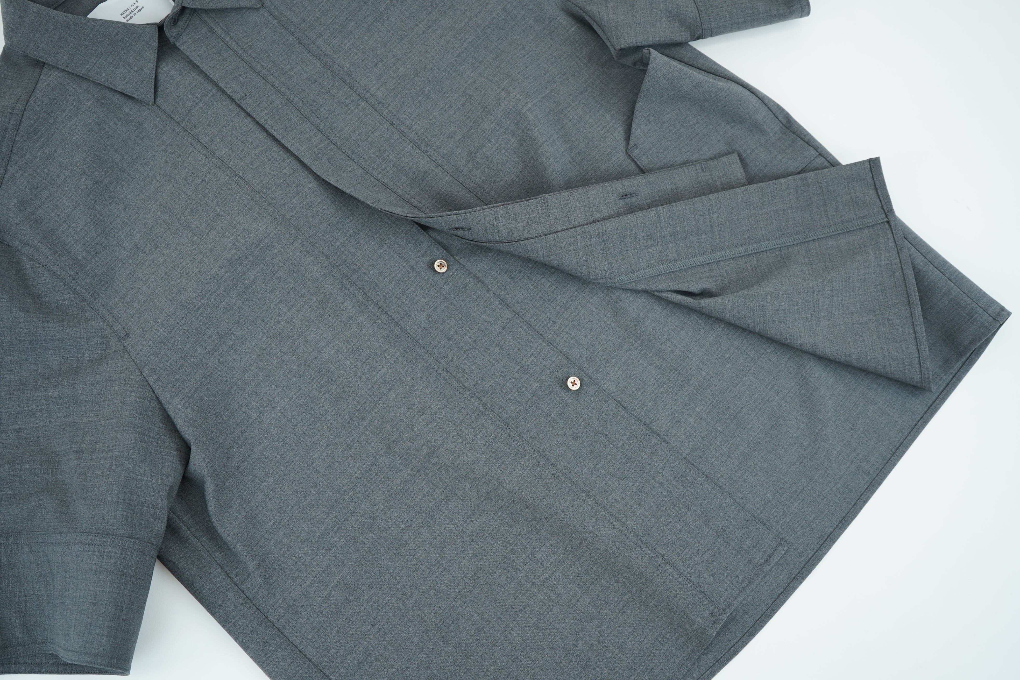 HATRA Neu Tri Shirt /dark ￥35,200タグ付き美品 HATRA - 【ラスト1点 / 25SS】Tri Front Shirt [black] - トライ