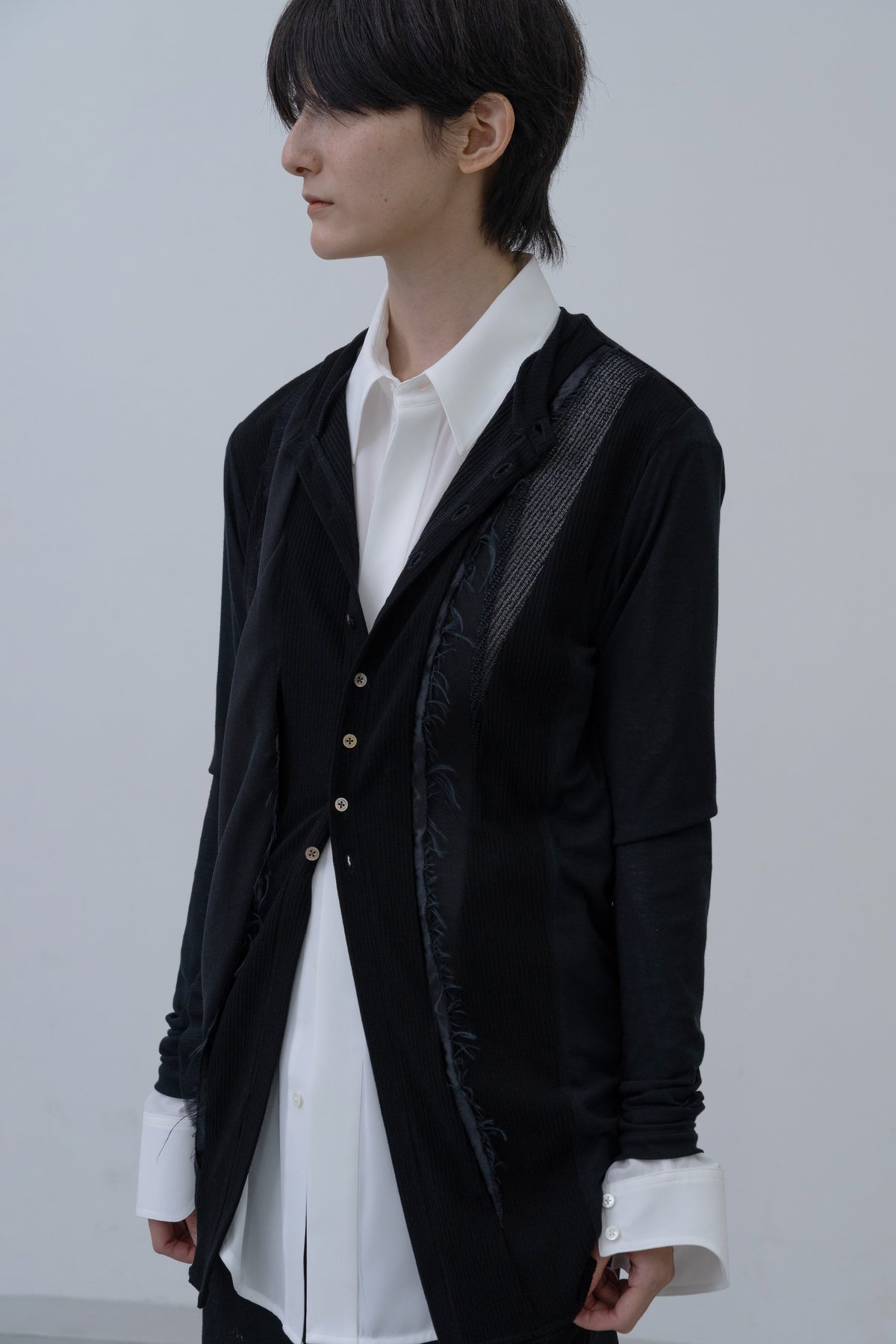 [PRE] Shapeshift Cardigan / black