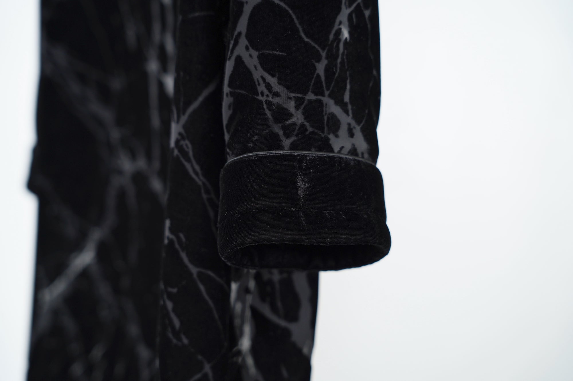 Atlas Opal Robe / black