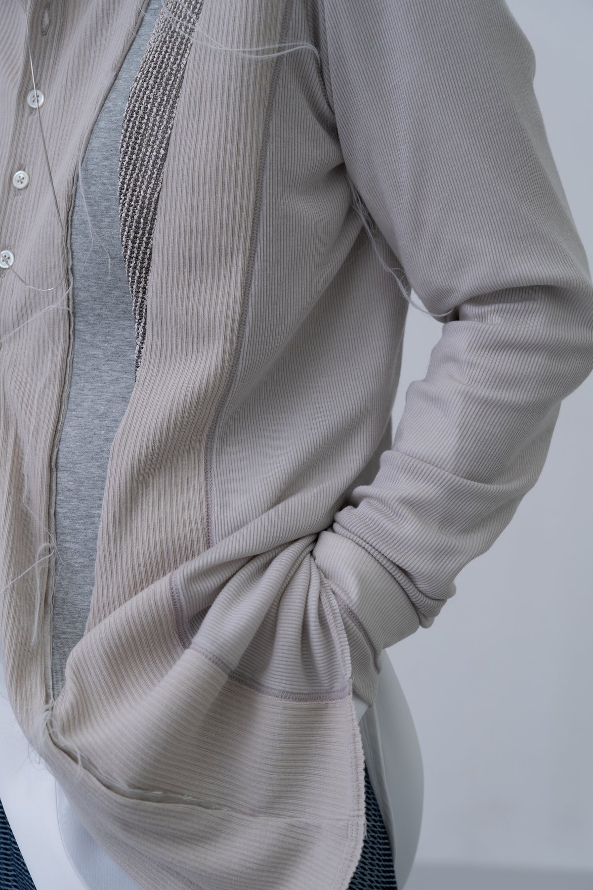 [PRE] Shapeshift Cardigan / grey-m