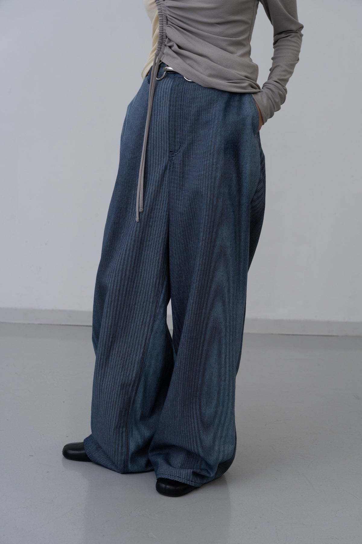 [PRE] Mirage Bleach Slash Denim / navy