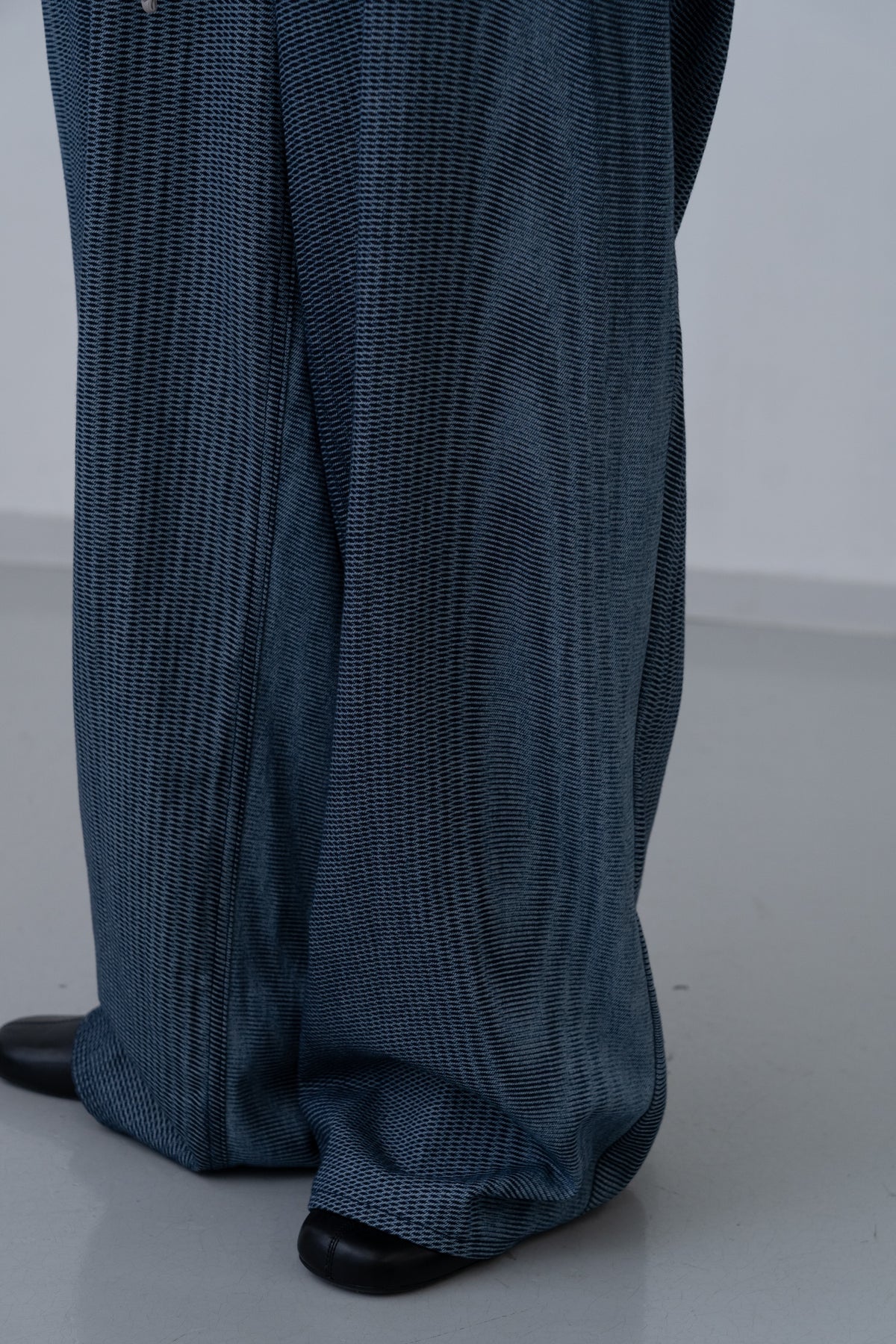 [PRE] Mirage Bleach Slash Denim / navy
