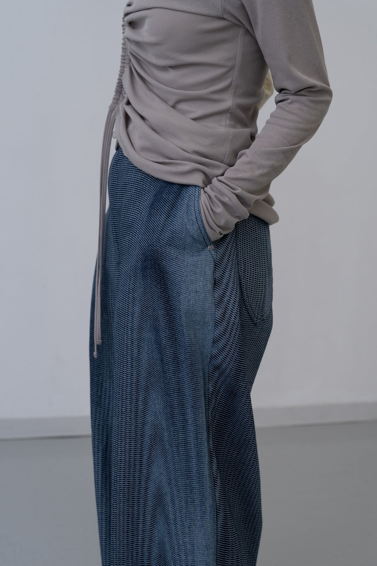 [PRE] Mirage Bleach Slash Denim / navy
