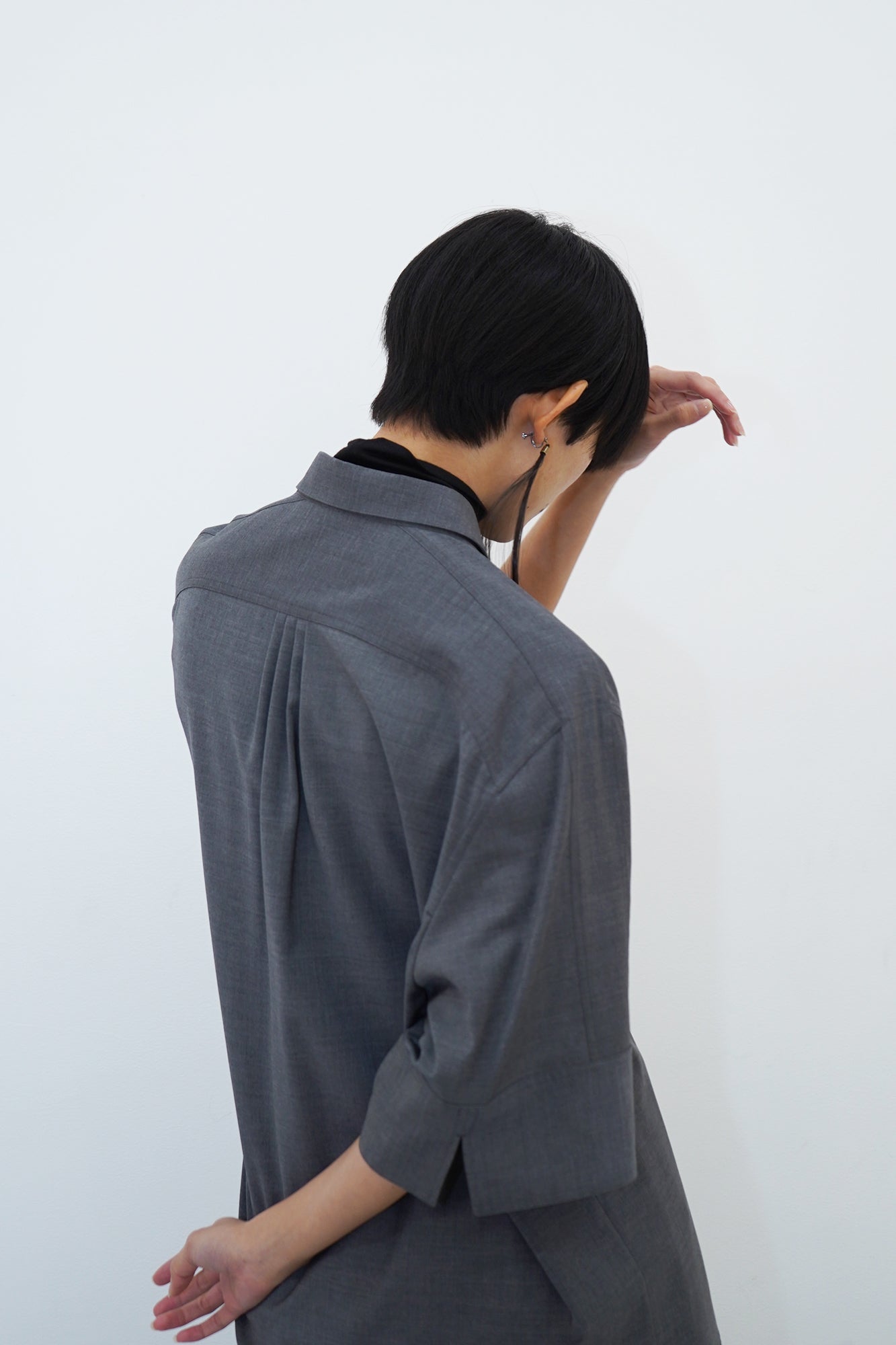 [PRE] Tri Front Shirt / grey