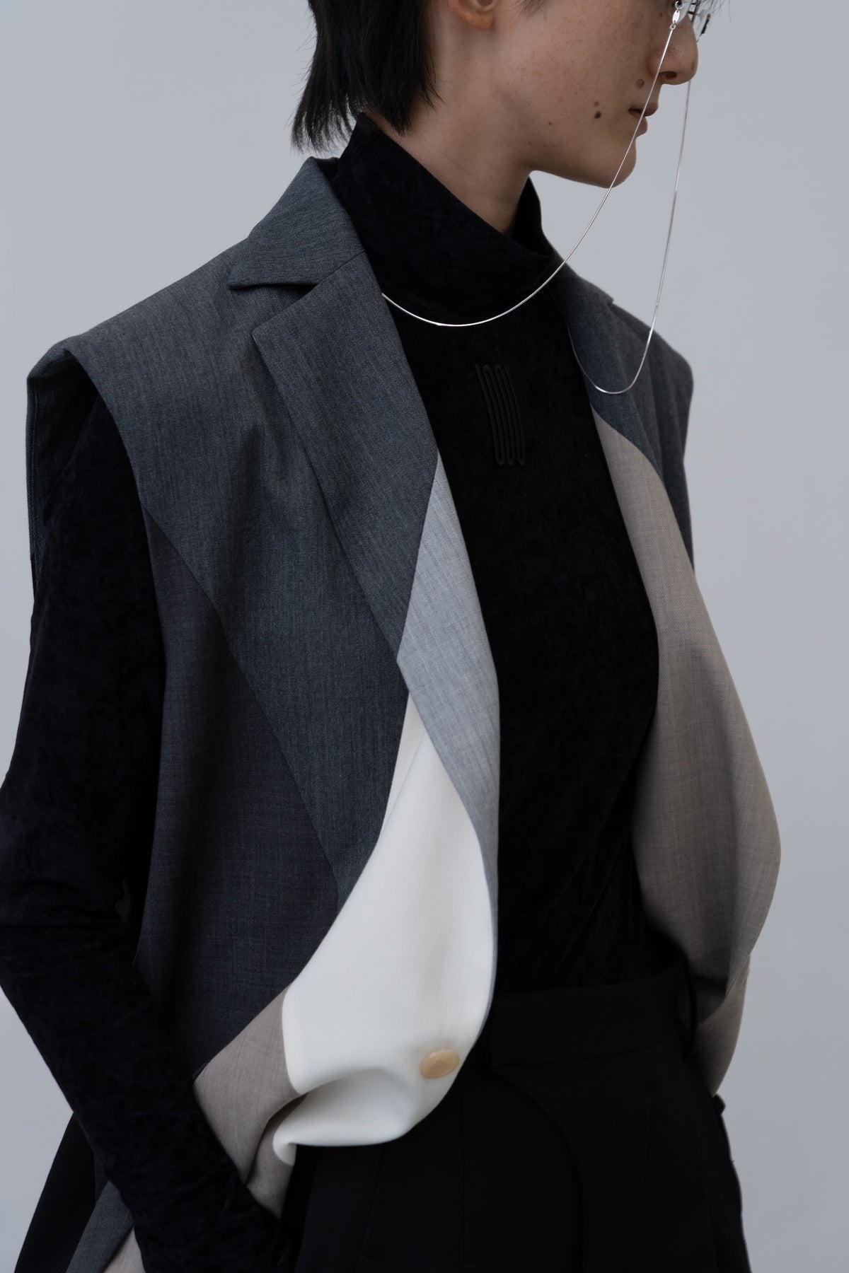 [PRE] Winker Sleeveless Jacket / black-m