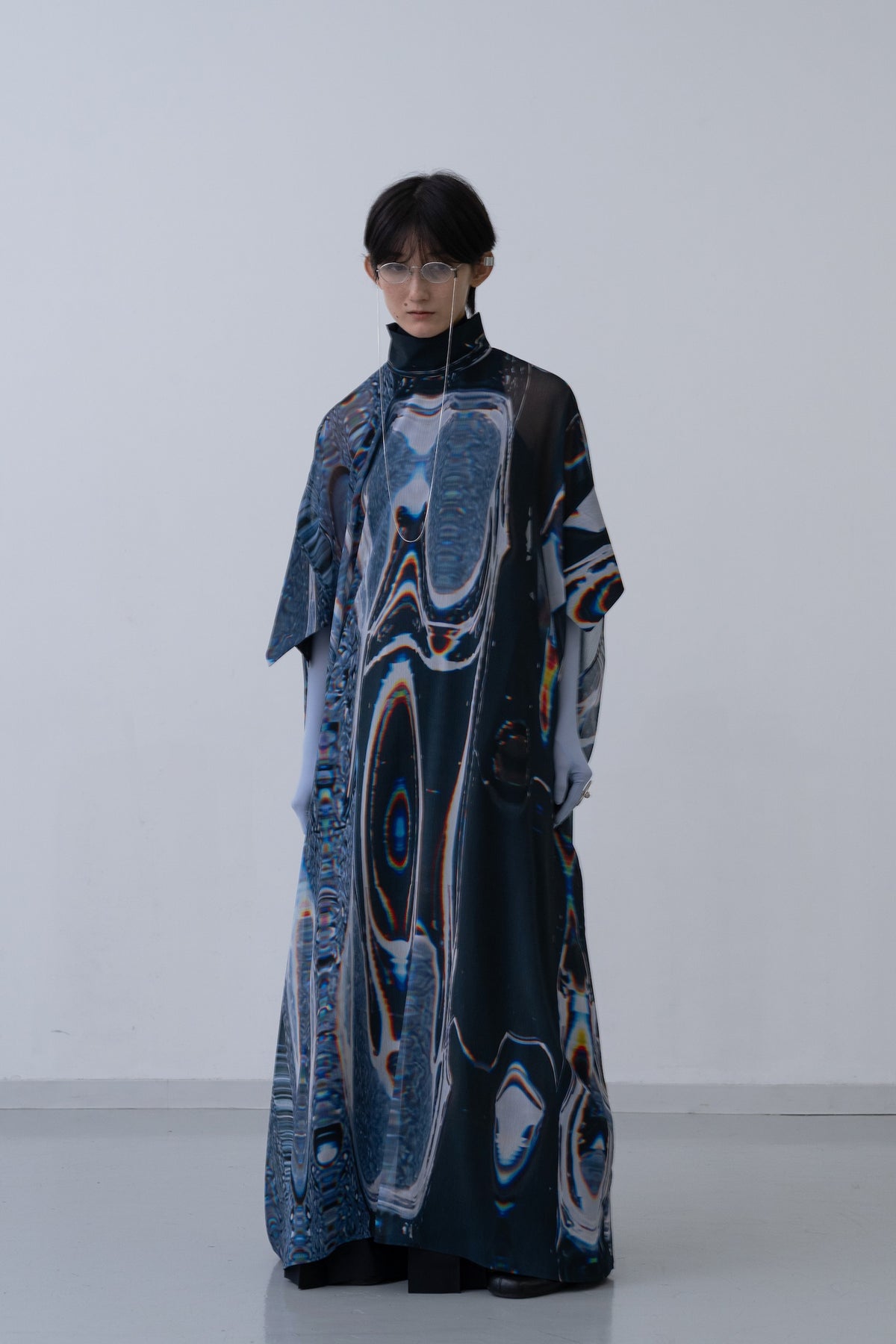 [PRE] Phenomenal Sheer Robe / oil-black