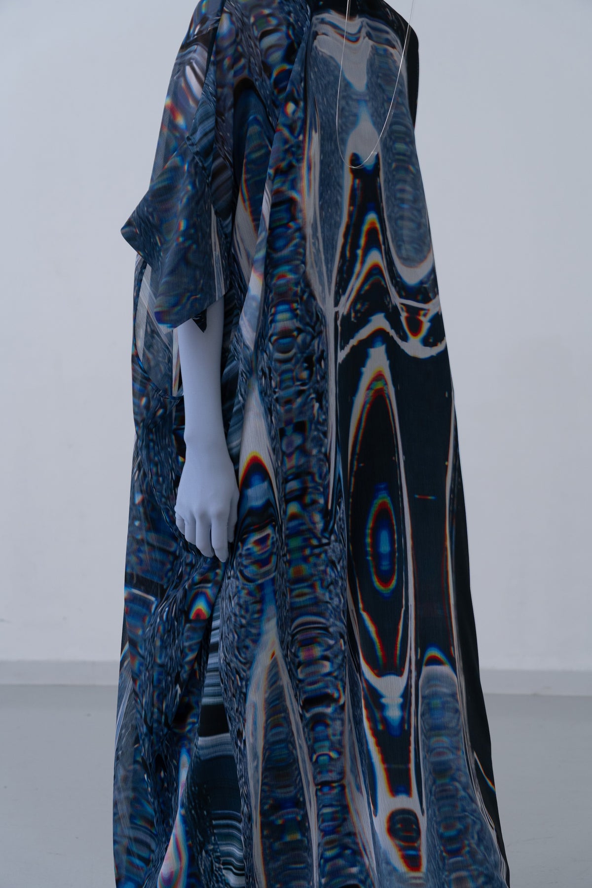[PRE] Phenomenal Sheer Robe / oil-black