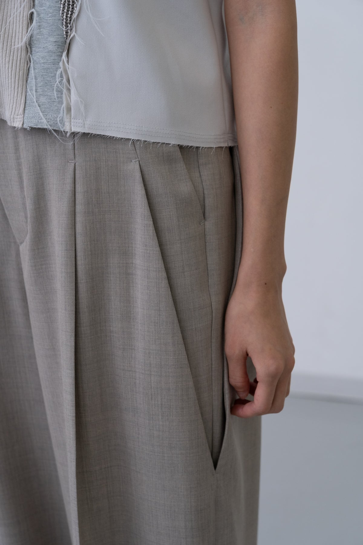 [PRE] Layhak Sway Trousers / beige
