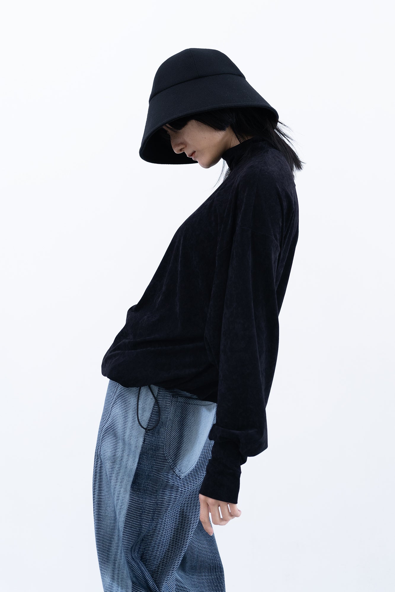 く日はお得♪ / Top Moc Velour Lunar black OFFICIAL HATRA – トップス
