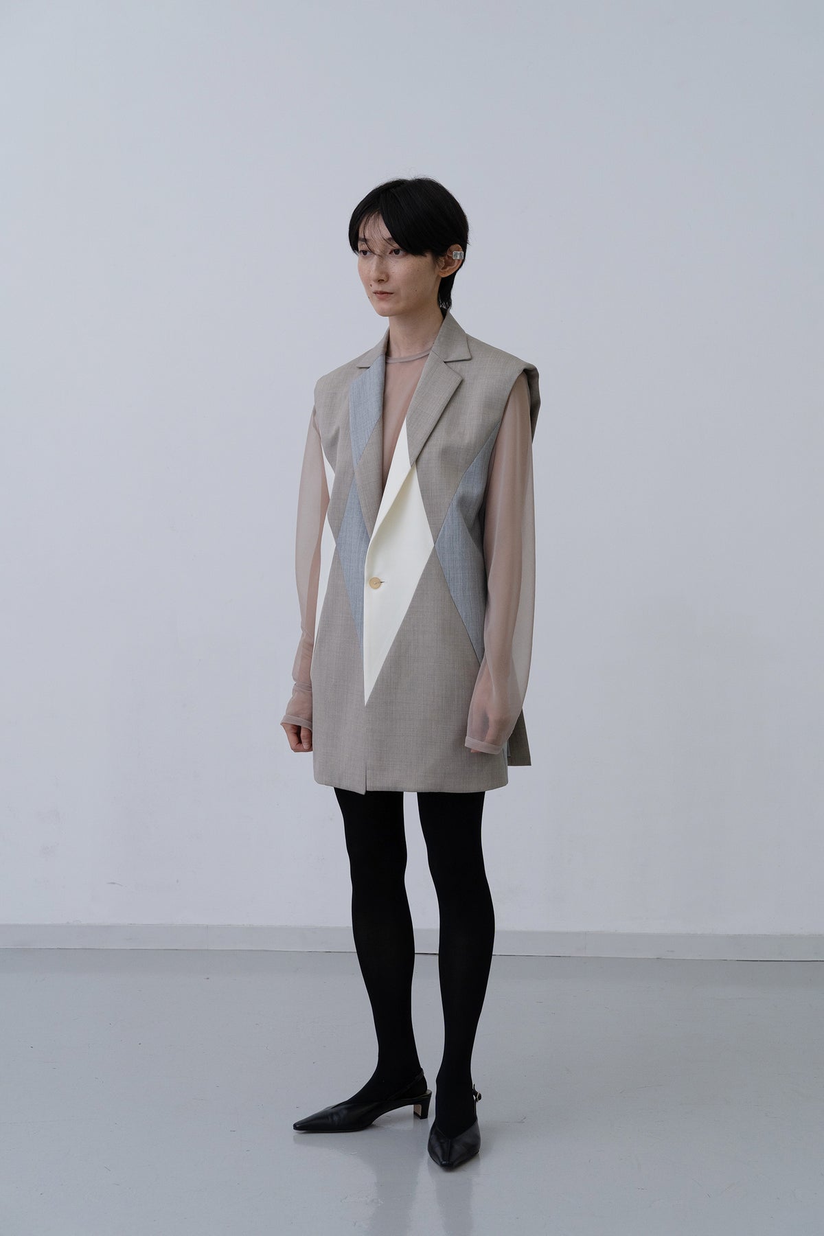 [PRE] Winker Sleeveless Jacket / grey-m