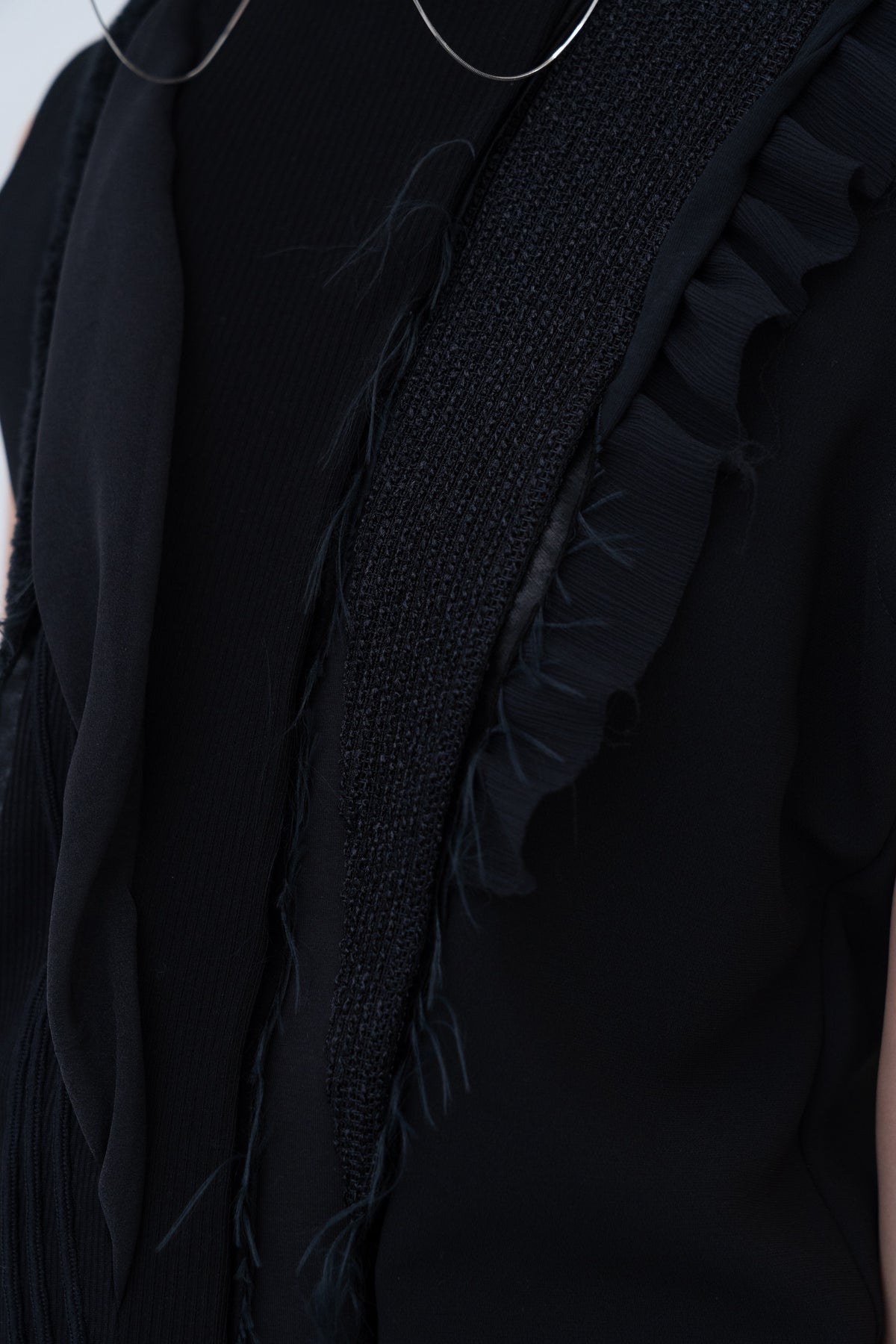 [PRE] Shapeshift Top / black