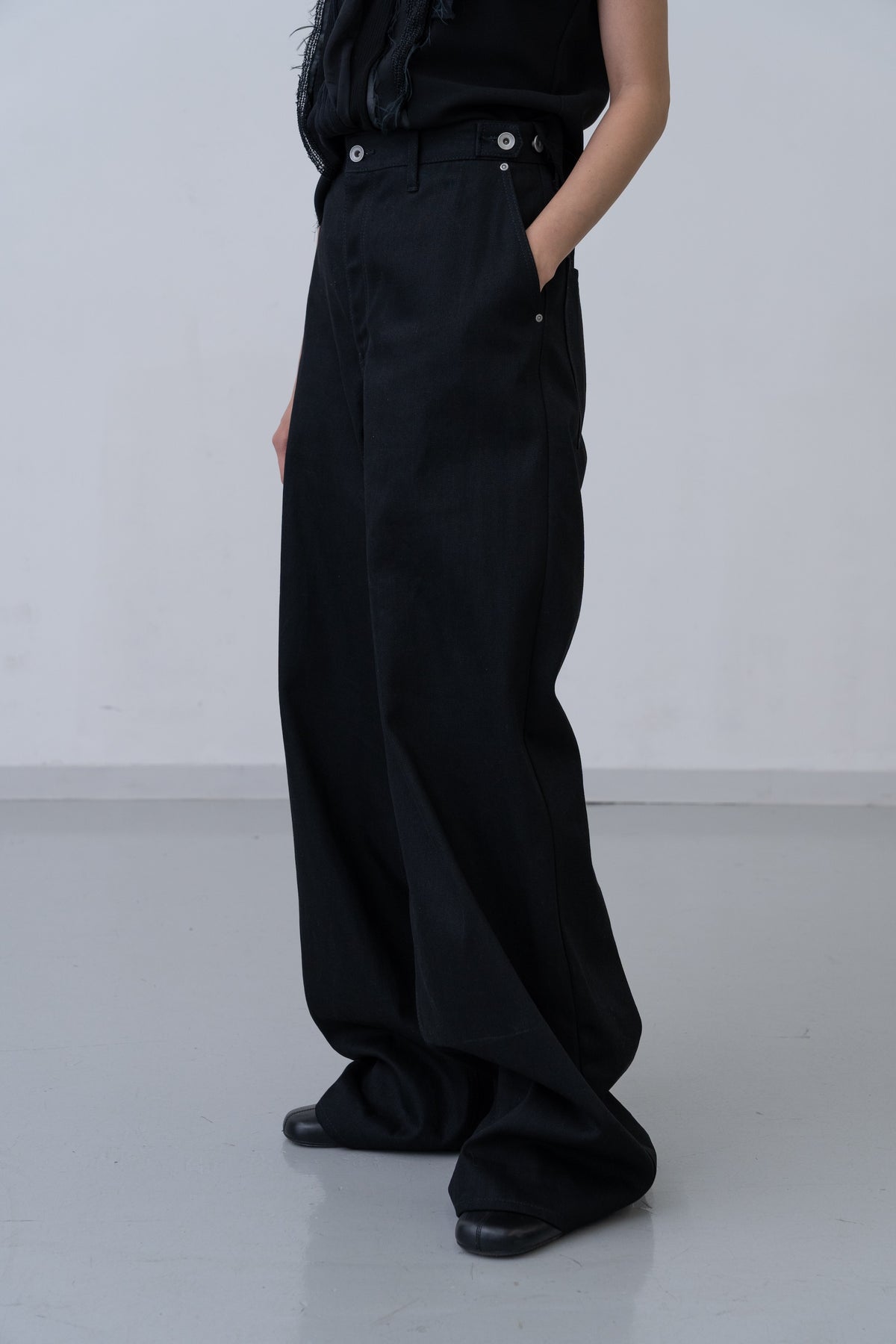 [PRE] Slash Solid Denim / black