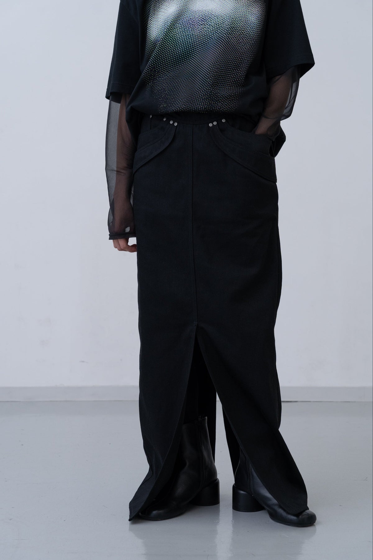 [PRE] Refrain Denim Skirt / black