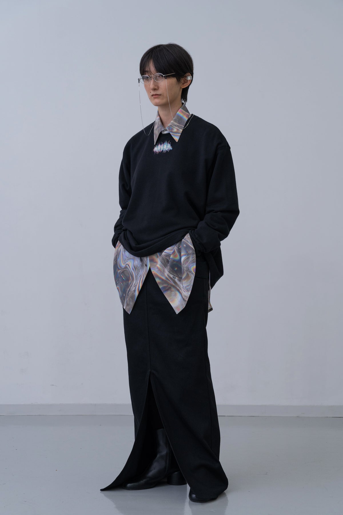 [PRE] Winker Embroidery Sweat Shirt / black