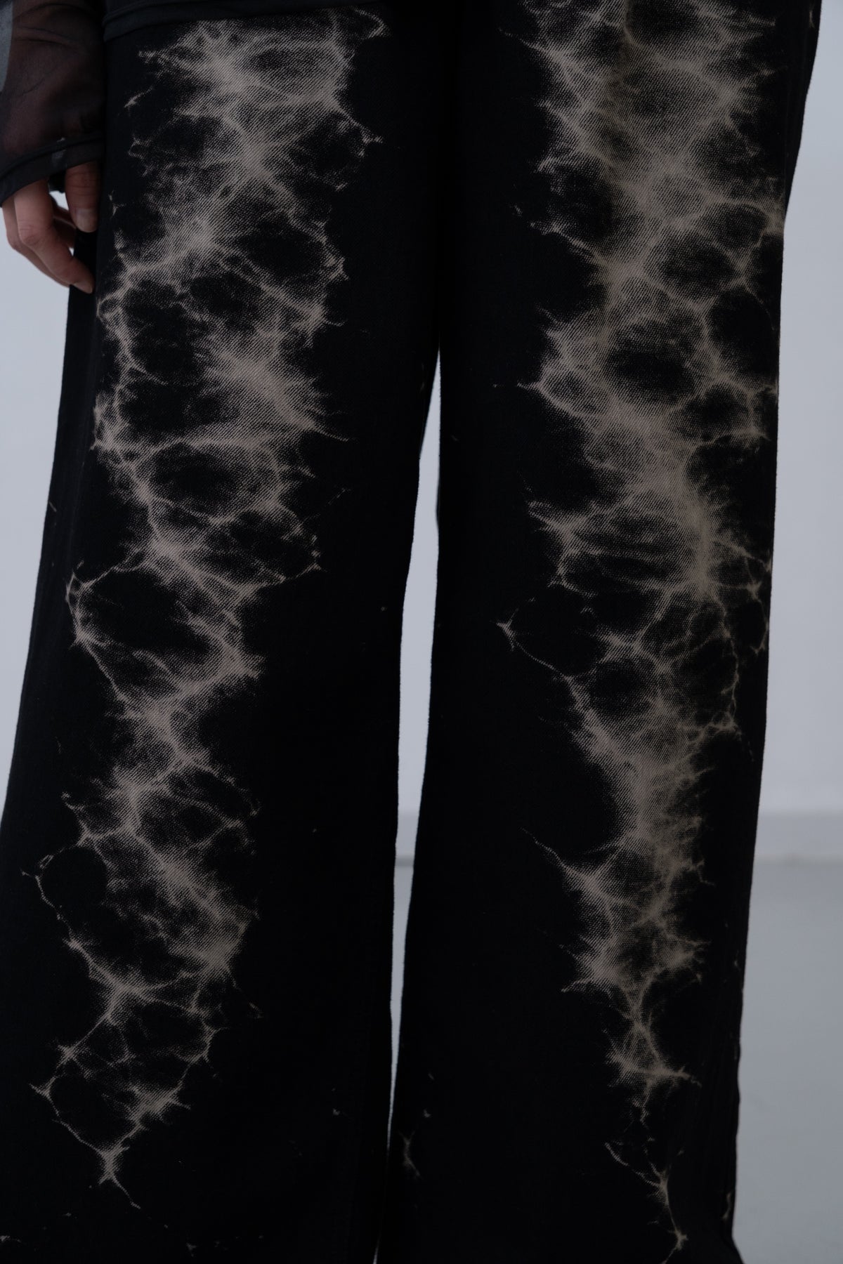 [PRE] Caustics Bleach Denim / black