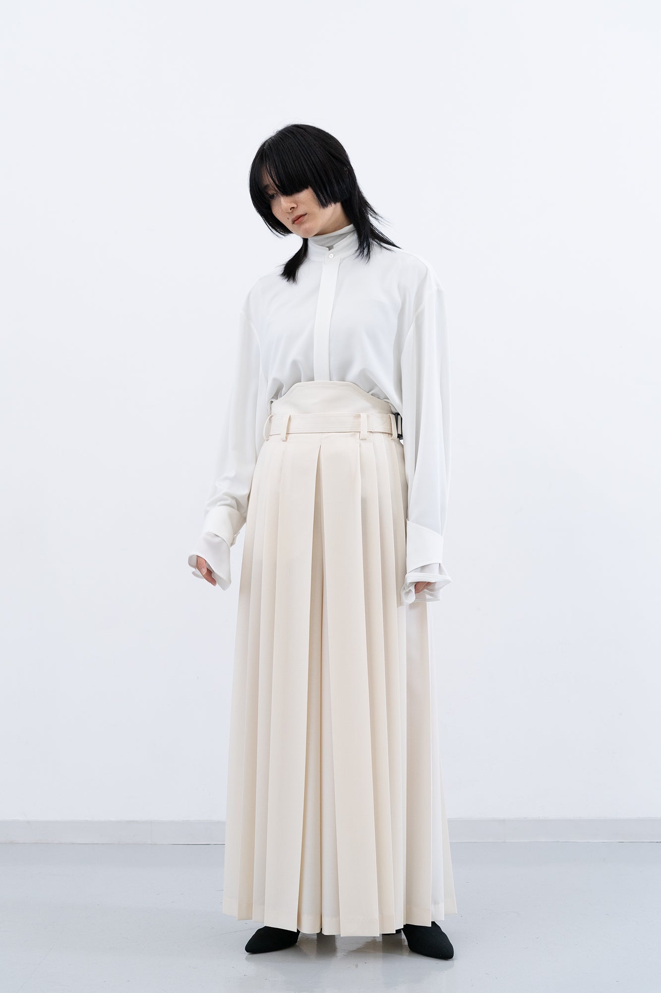 Hak Pleats Pants / ivory