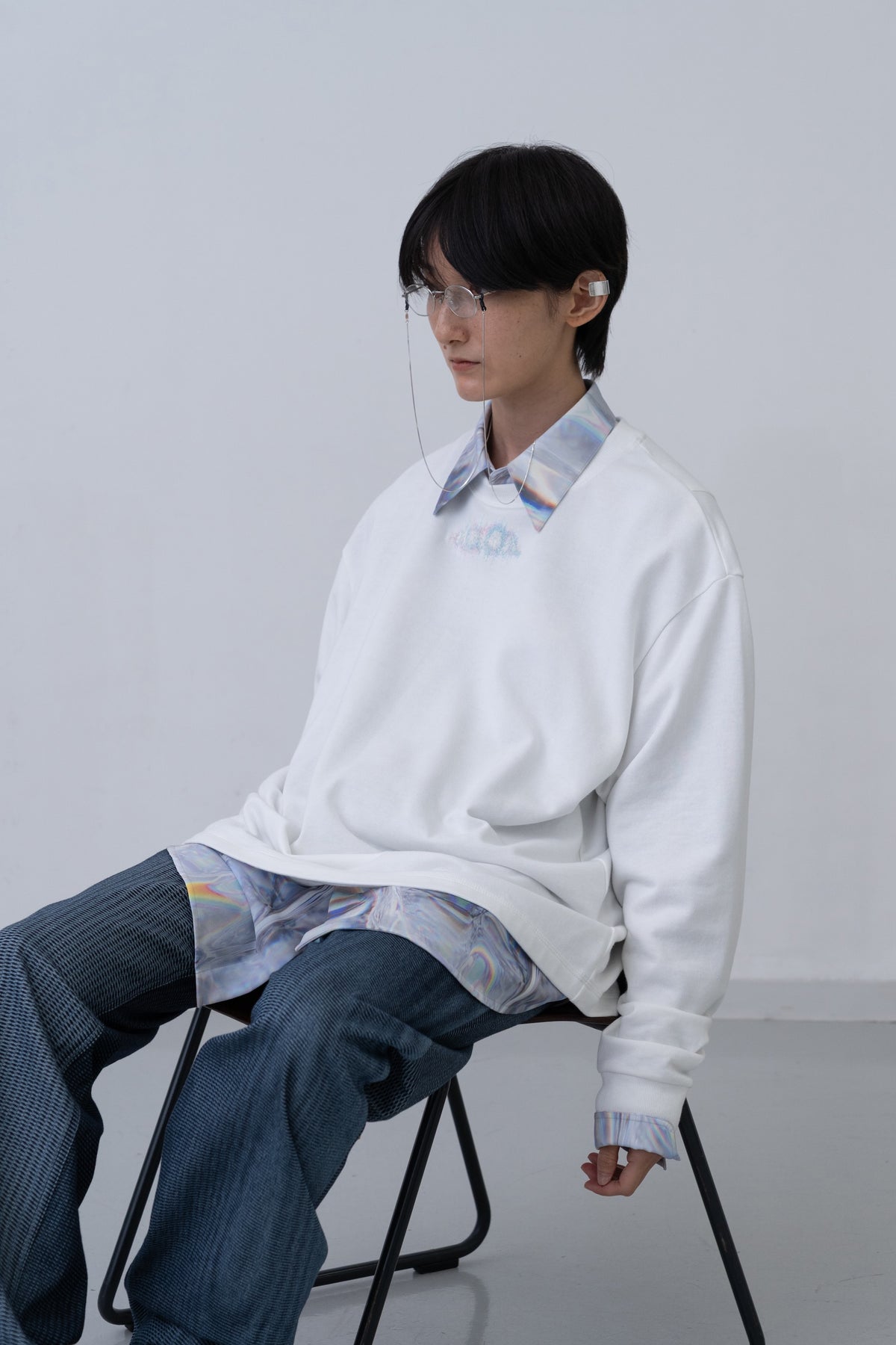 [PRE] Winker Embroidery Sweat Shirt / white