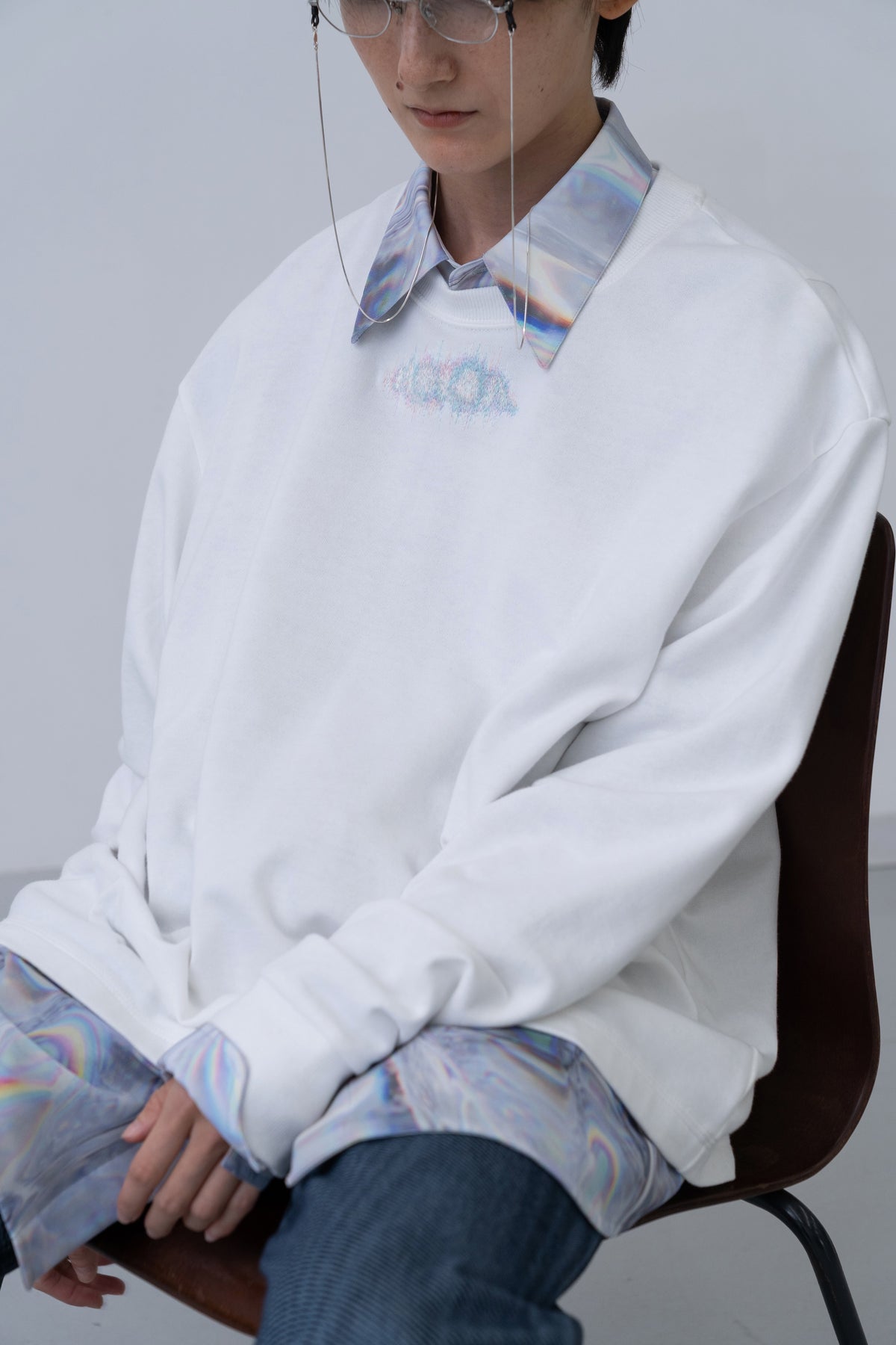 [PRE] Winker Embroidery Sweat Shirt / white