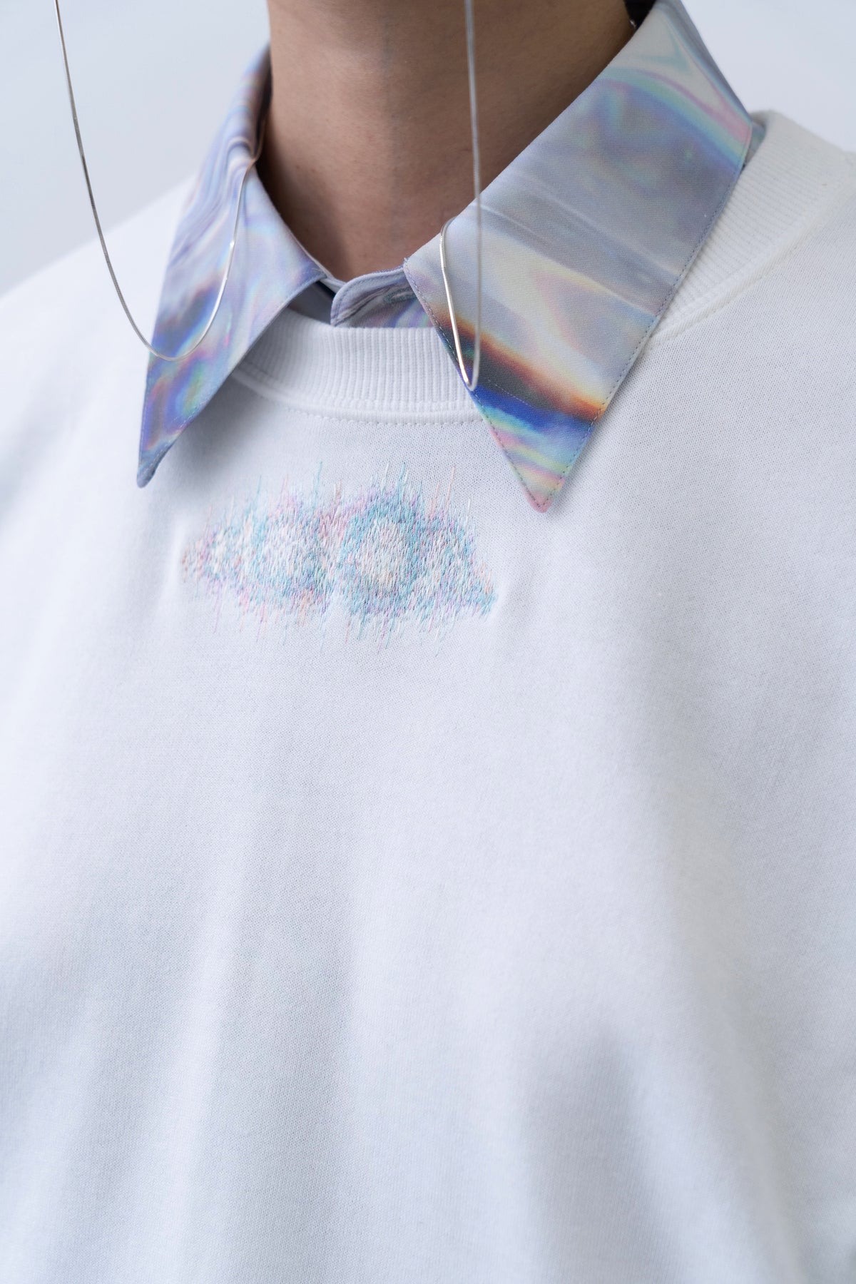 [PRE] Winker Embroidery Sweat Shirt / white