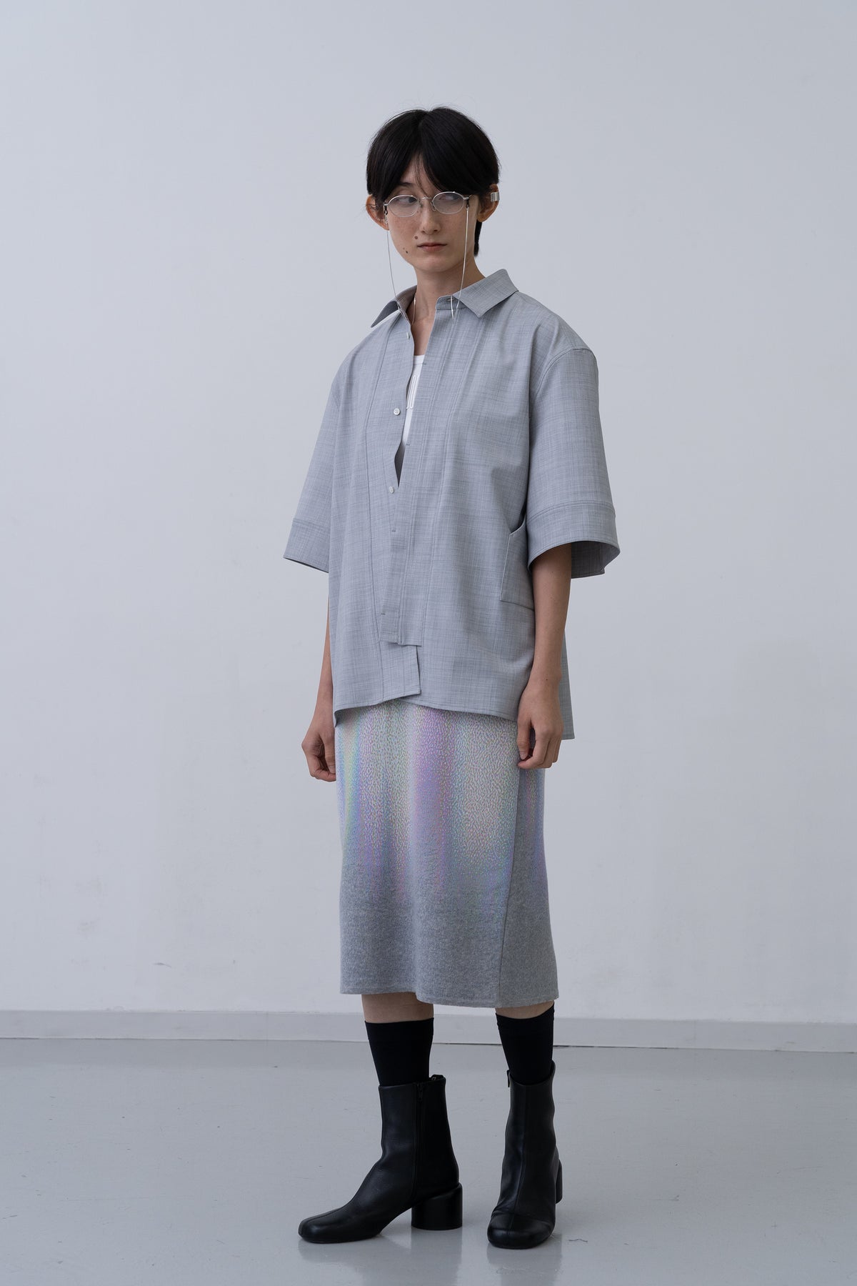 [PRE] Tri Front Shirt / grey