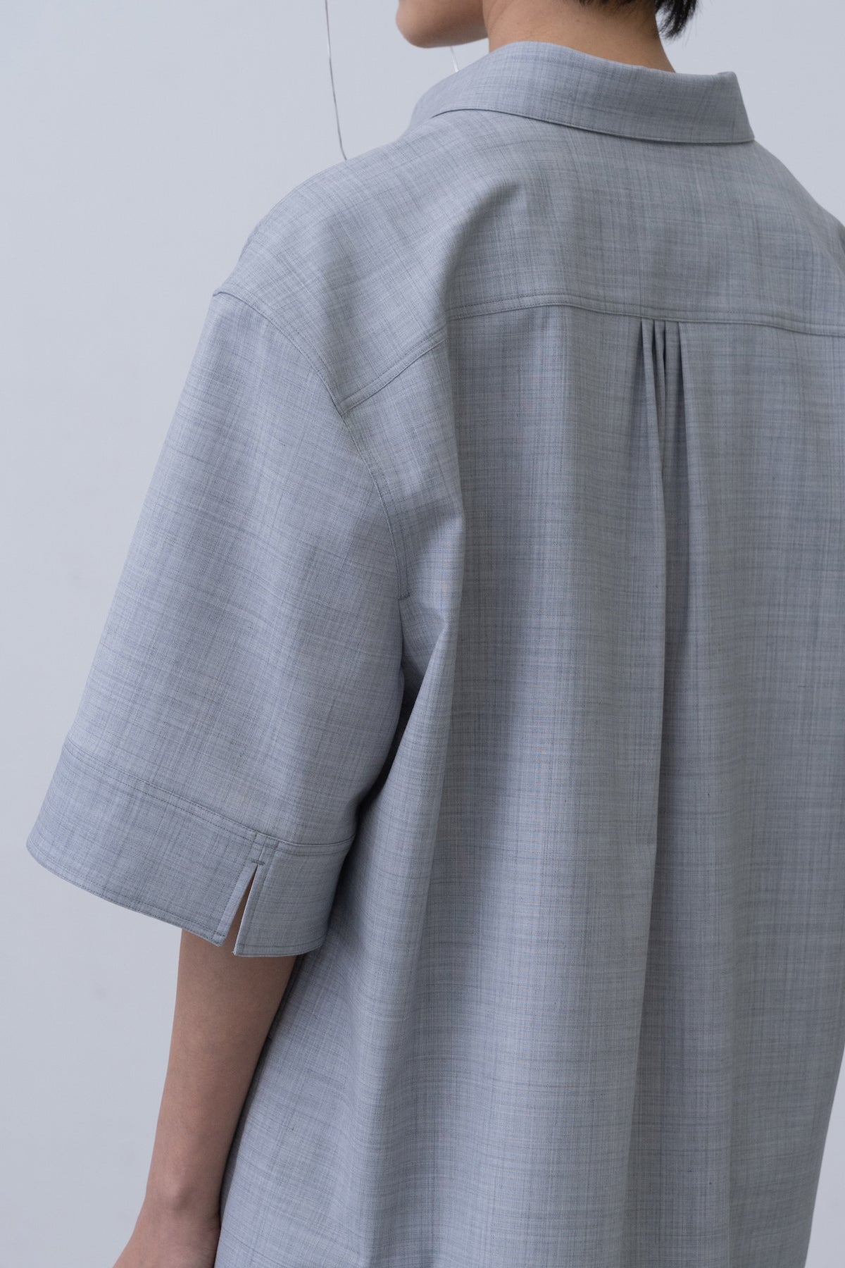 [PRE] Tri Front Shirt / grey