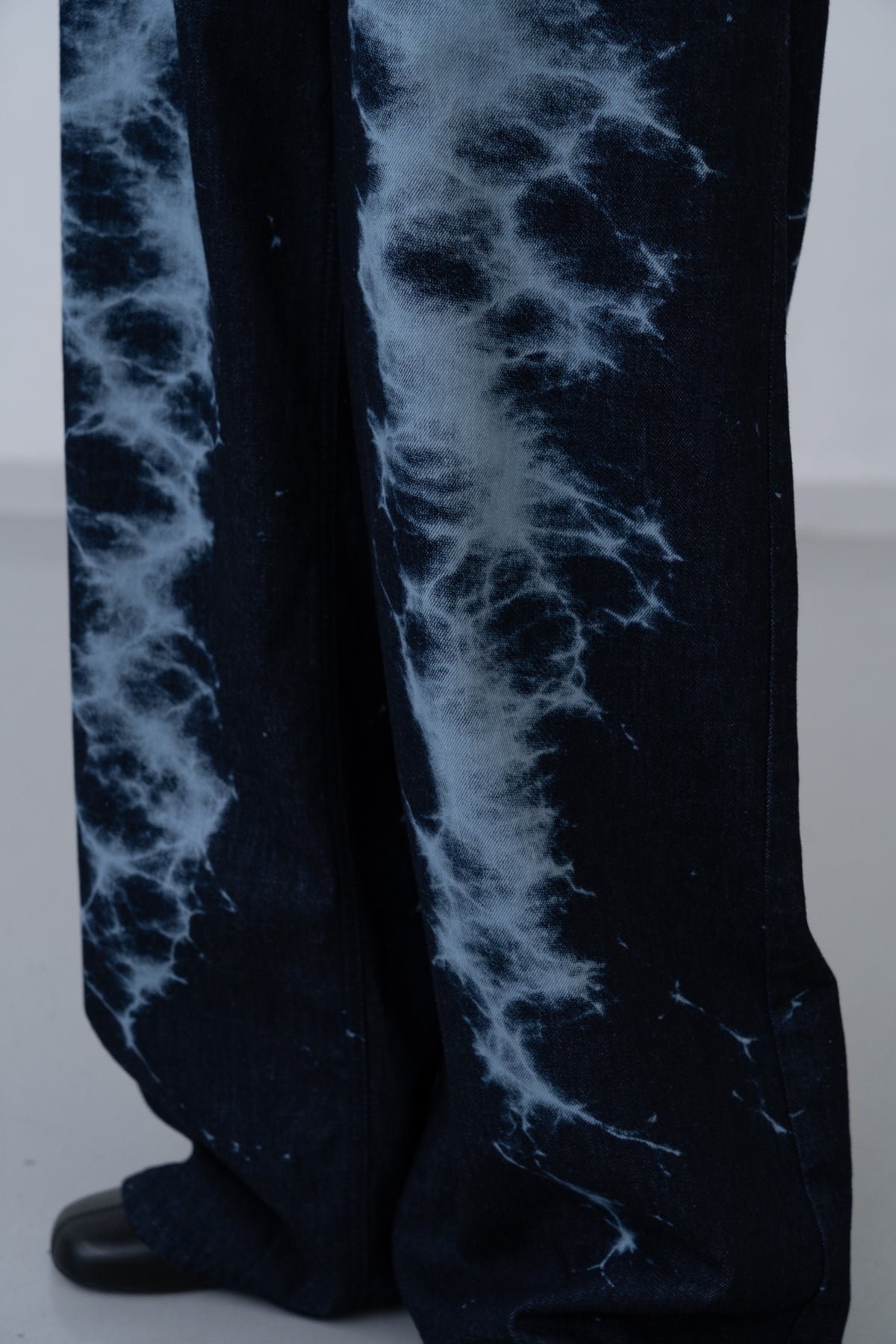 [PRE] Caustics Bleach Denim / navy