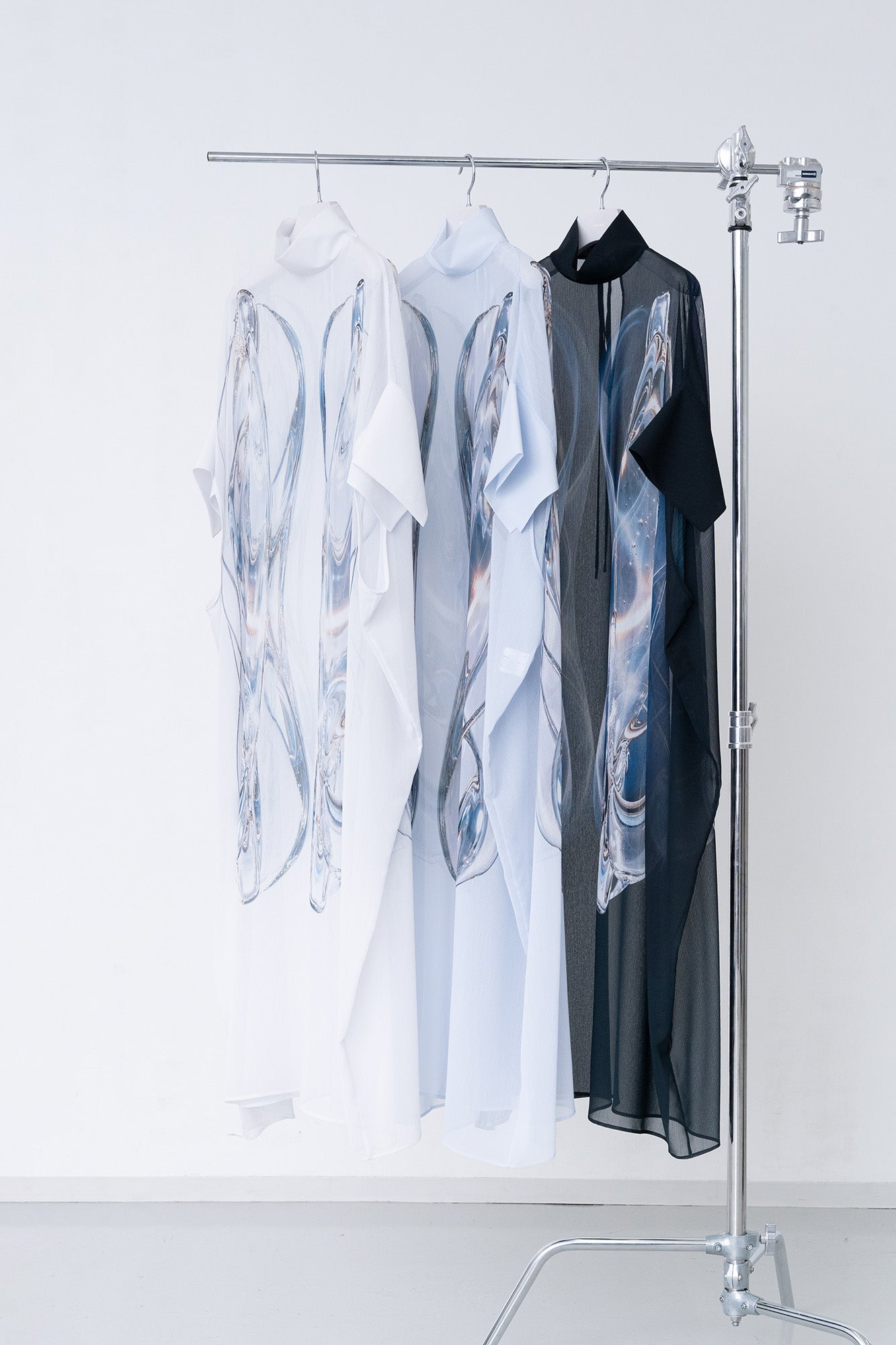 Sphere Sheer Robe / black