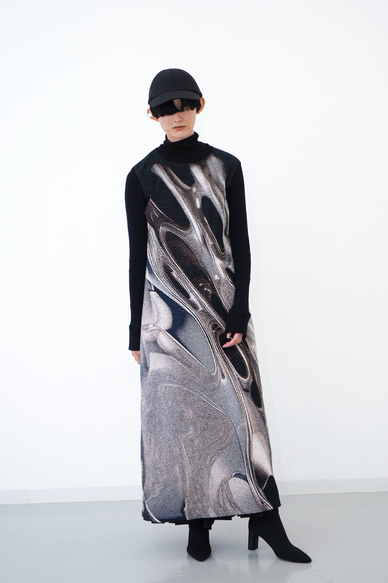 Weld Knit Robe / silver