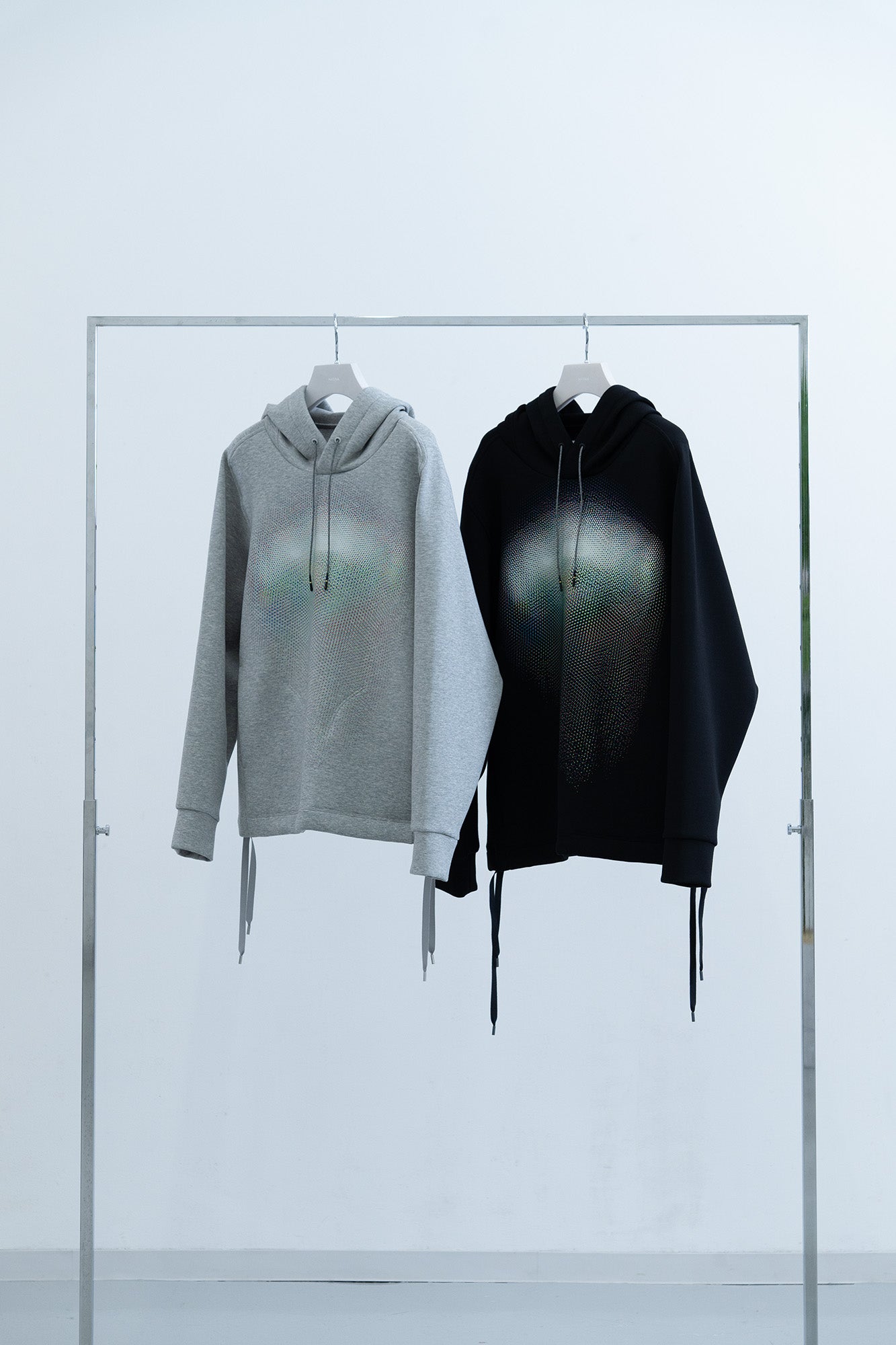 Tear Hoodie / black