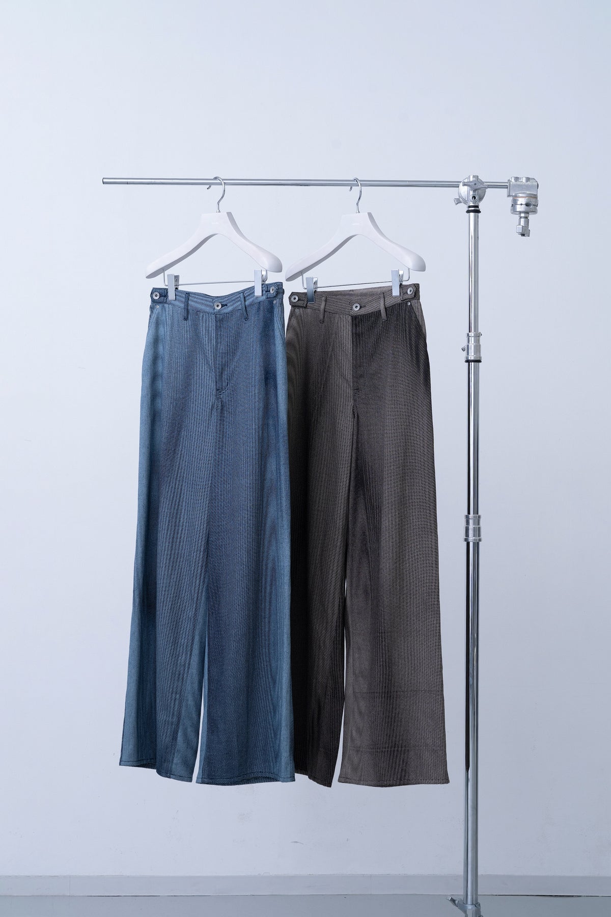 [PRE] Mirage Bleach Slash Denim / navy