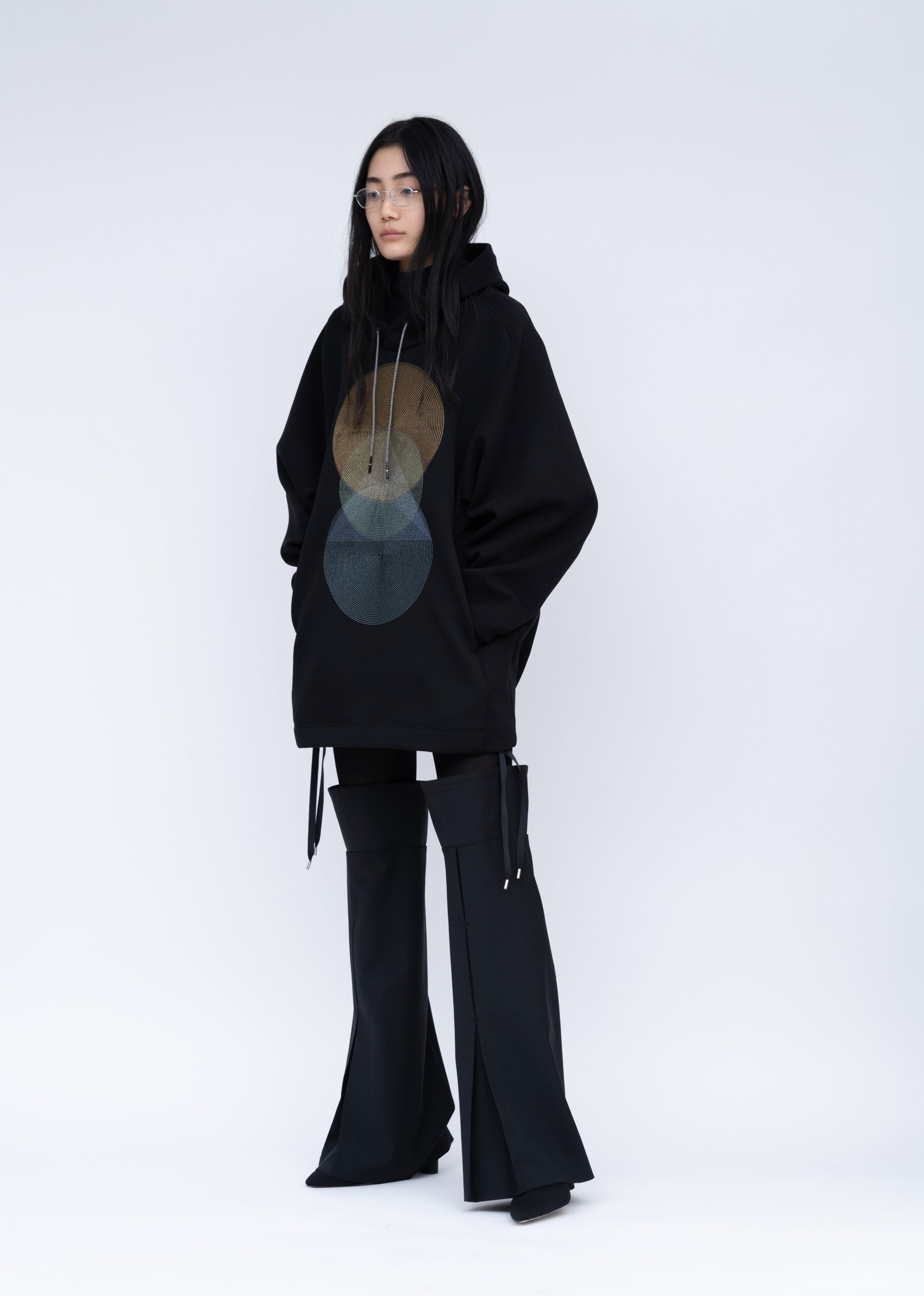 Echo Embroidery Hoodie / black