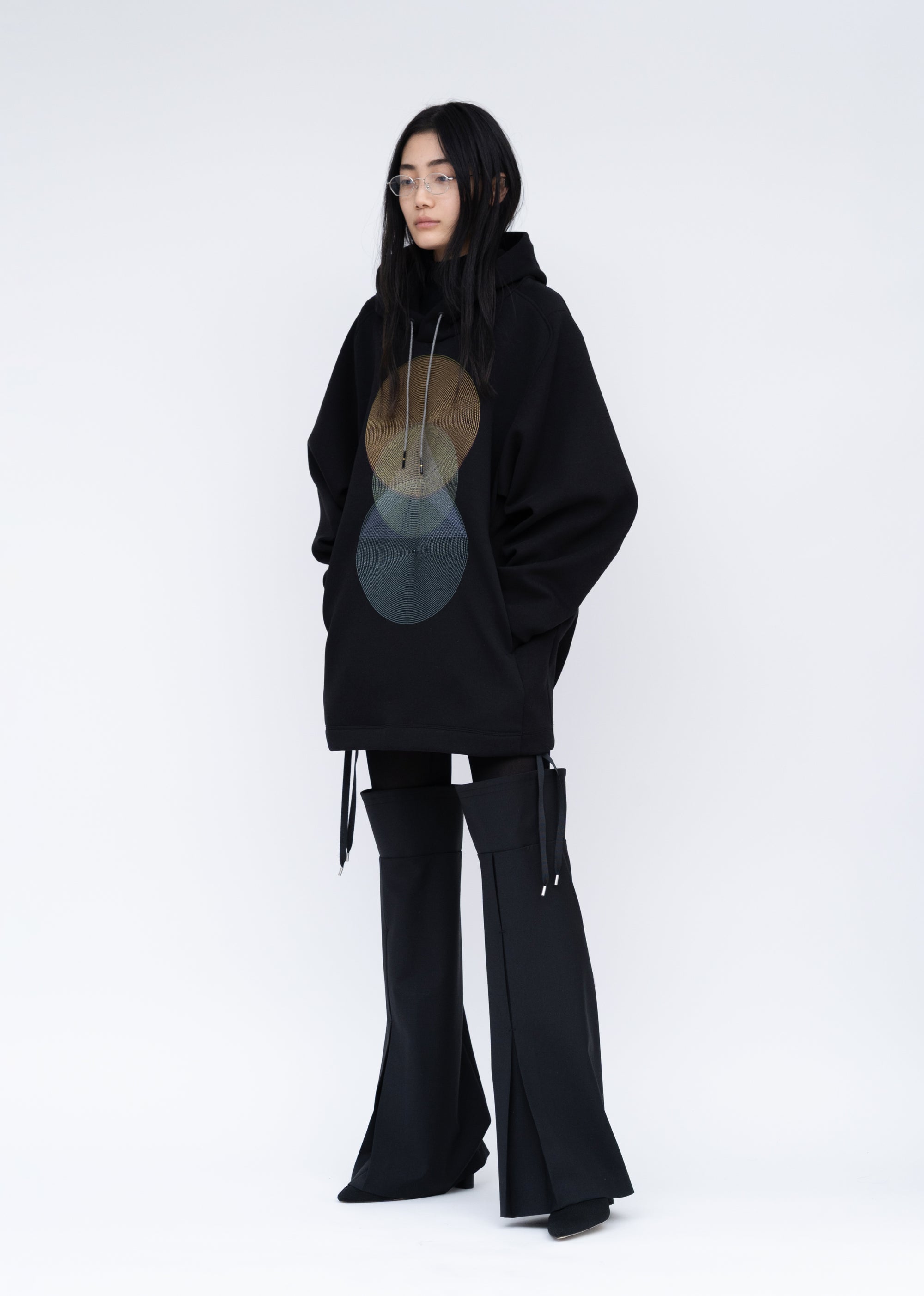 Echo Embroidery Hoodie / black