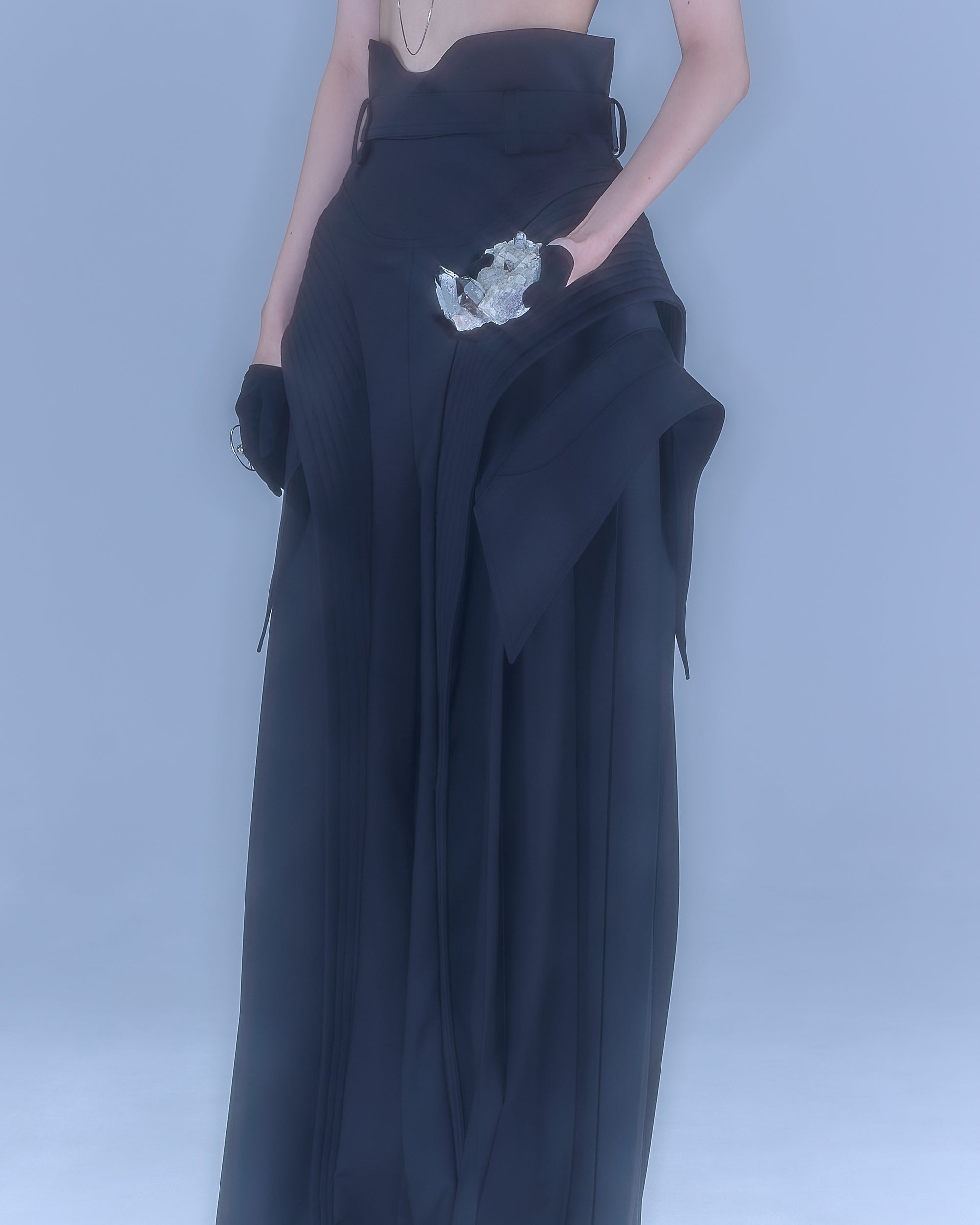 [PRE] Atlantis Pleats Trousers / black