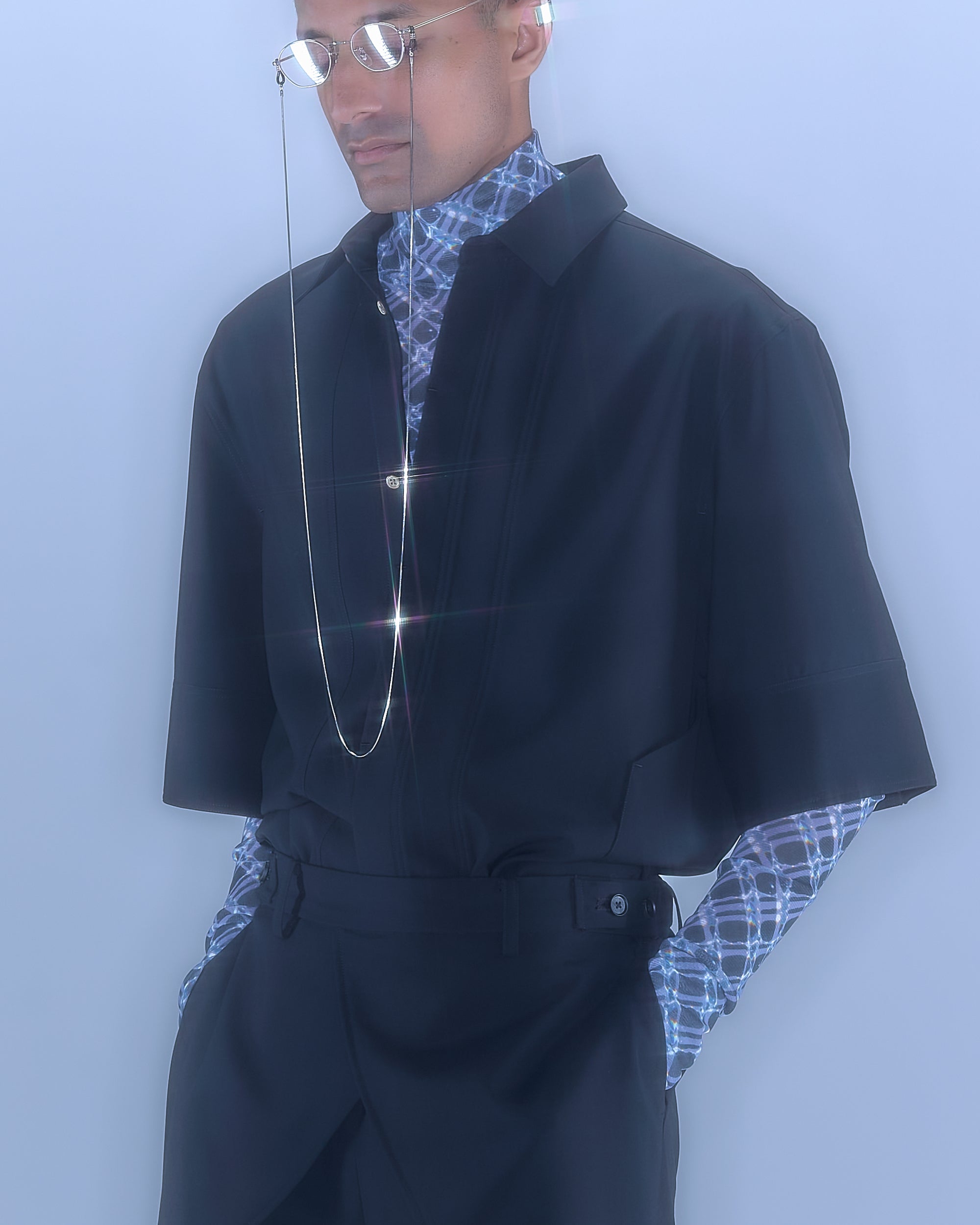 [PRE] Tri Front Shirt / black