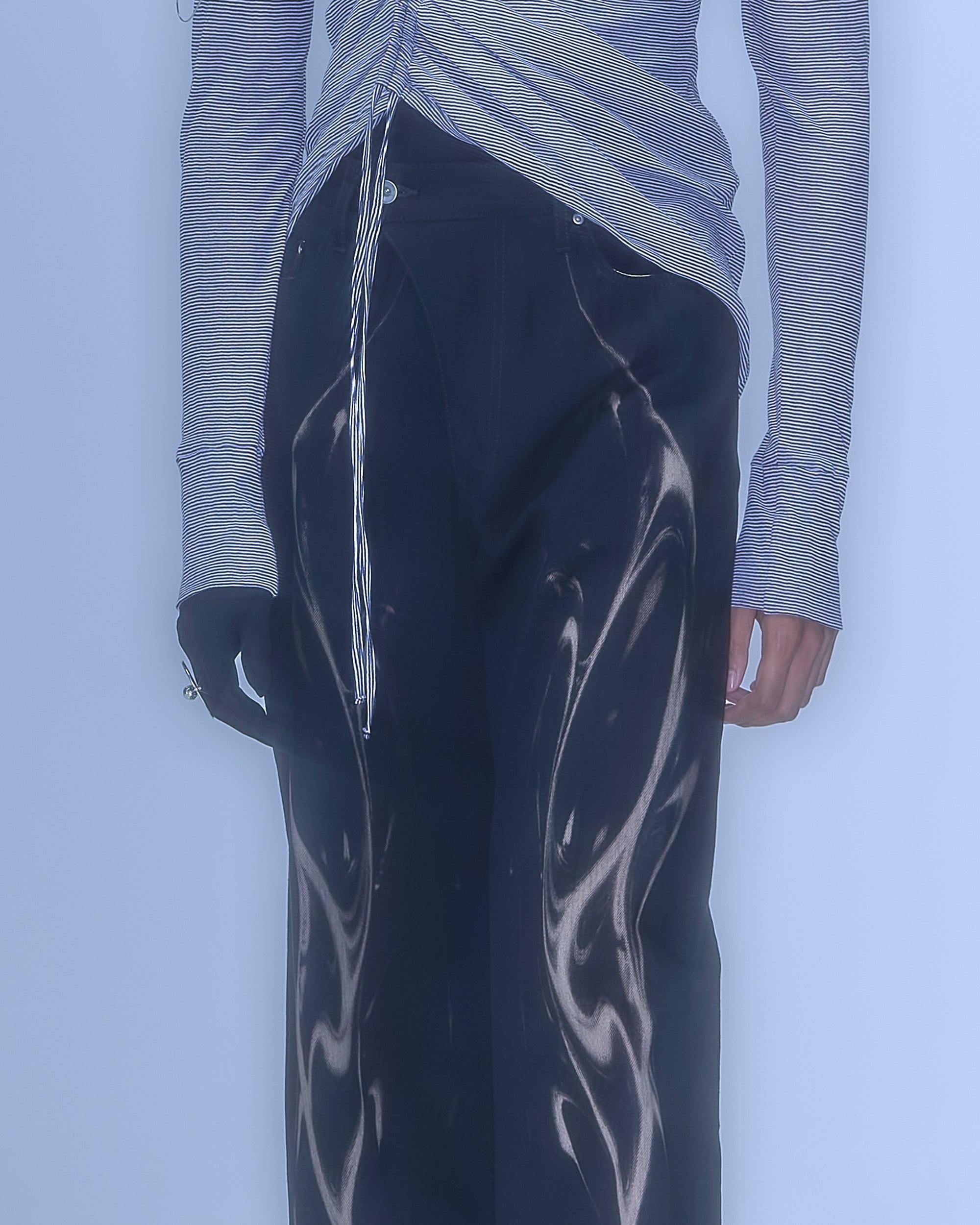 [PRE] Refract Bleach Denim / black