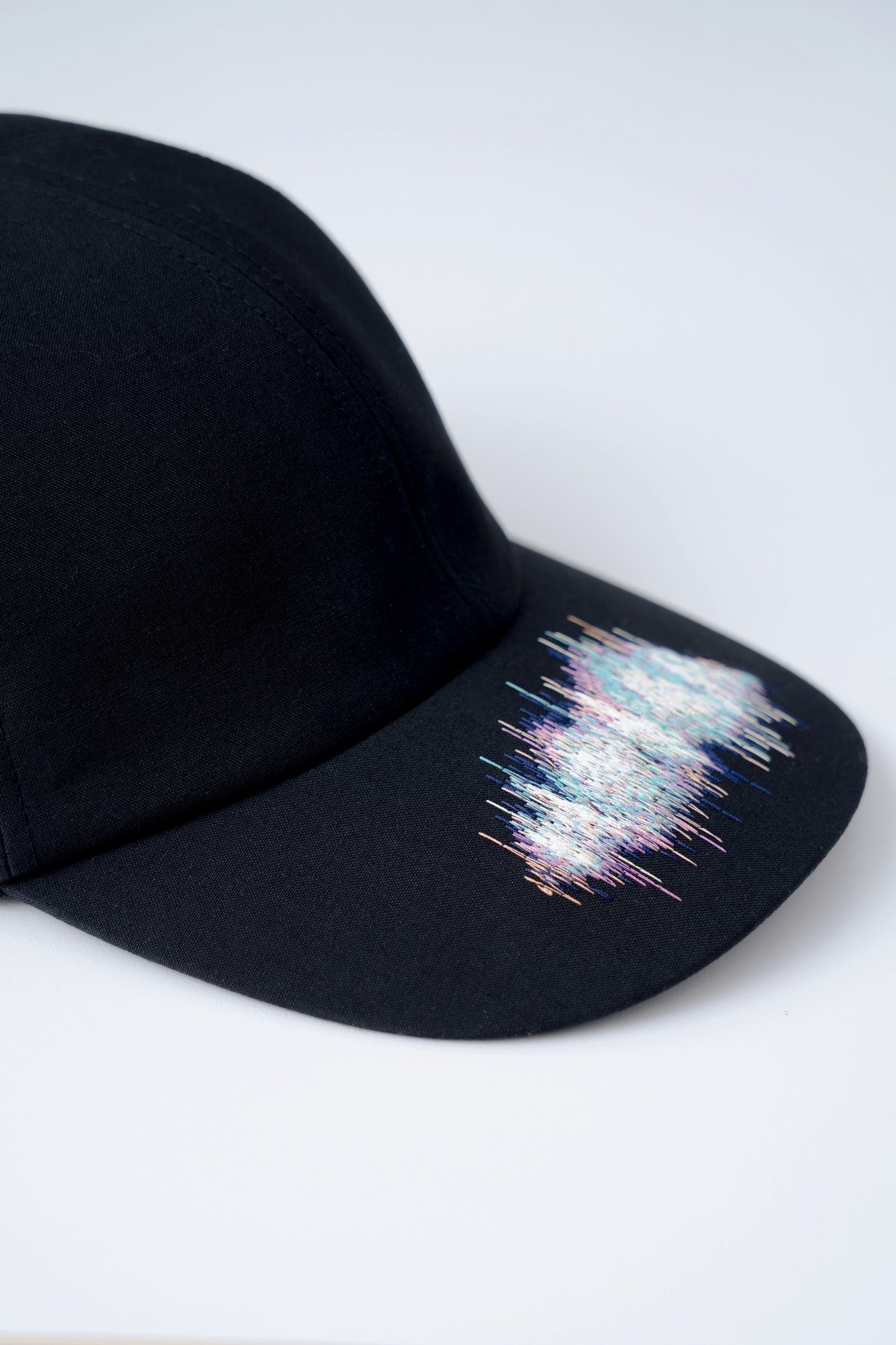 Winker Embroidery Cap / black - Image 4