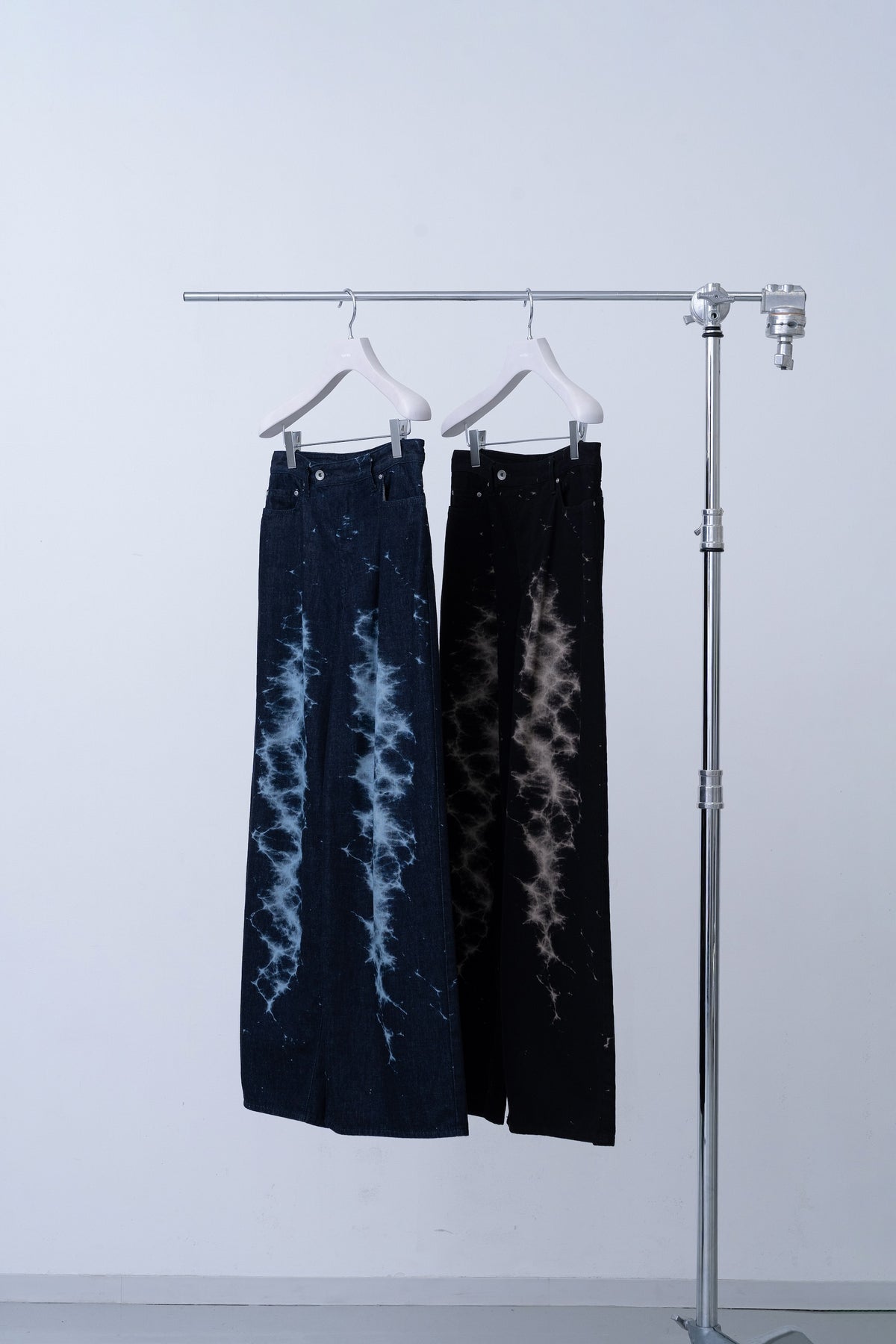 Caustics Bleach Denim / black - Image 6
