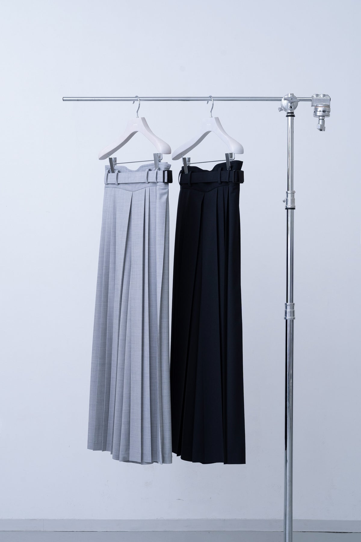 Hak Pleats Pants U / black - Image 6