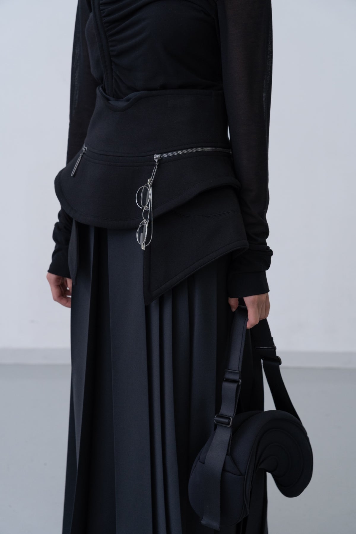 Hak Pleats Pants U / black - Image 8