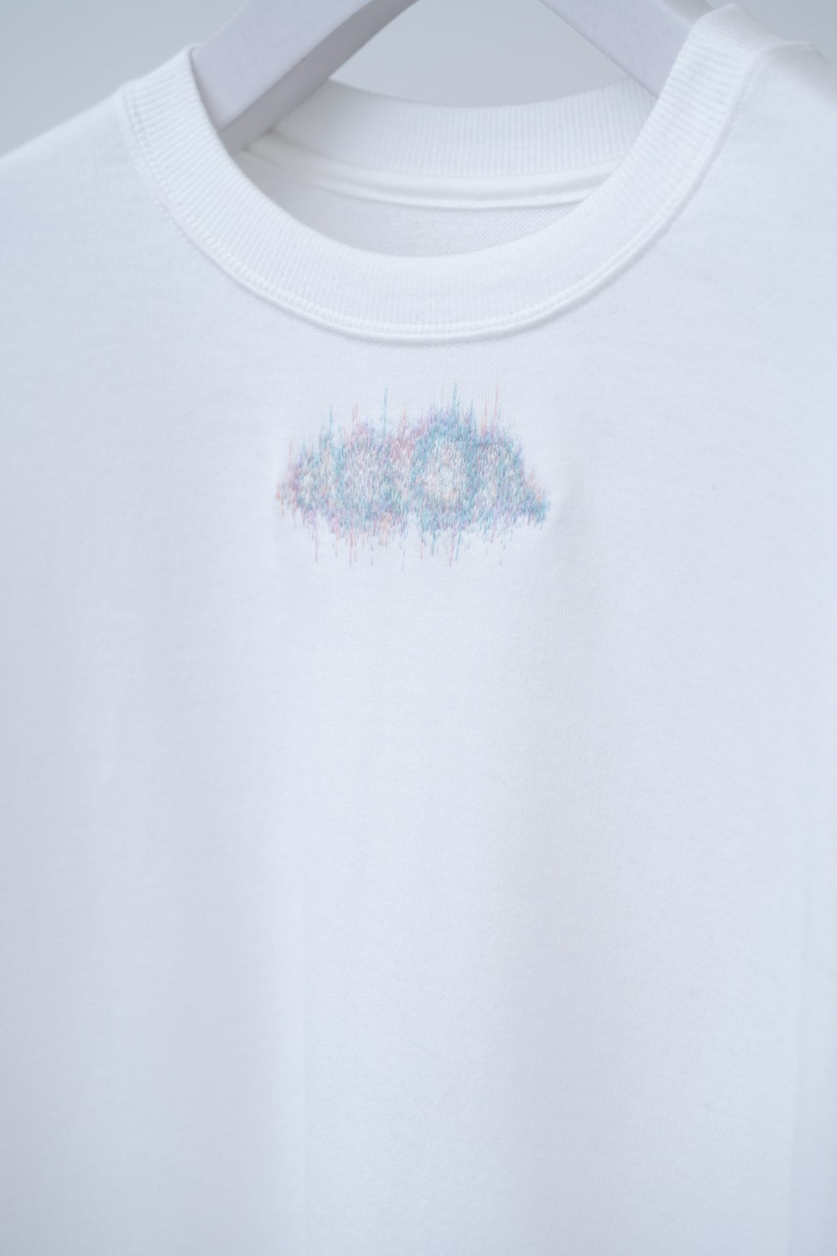 Winker Embroidery Sweat Shirt / white - Image 4